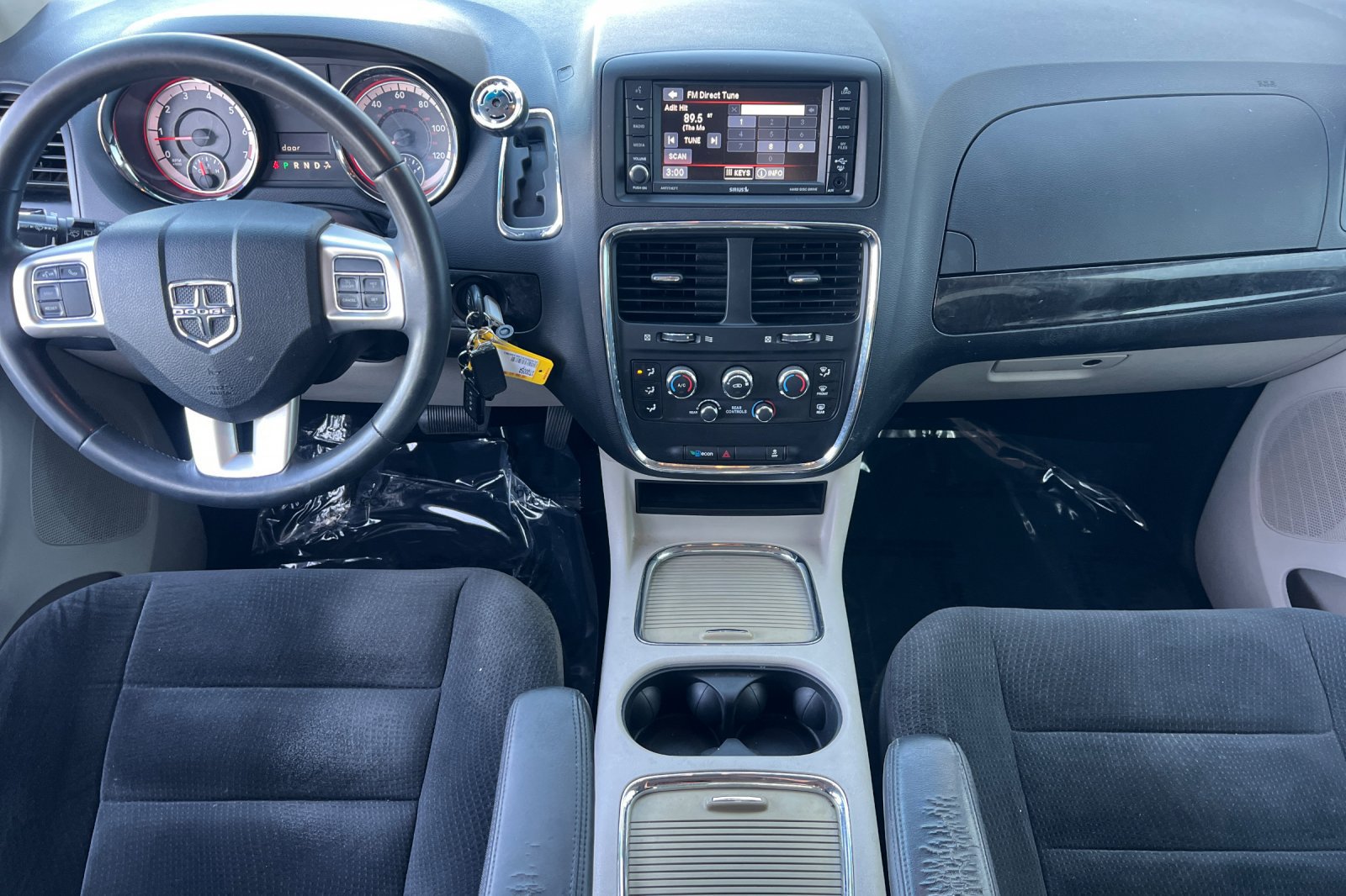 Used 2016 Dodge Grand Caravan SXT w/ UConnect Hands-Free Group FWD image 14
