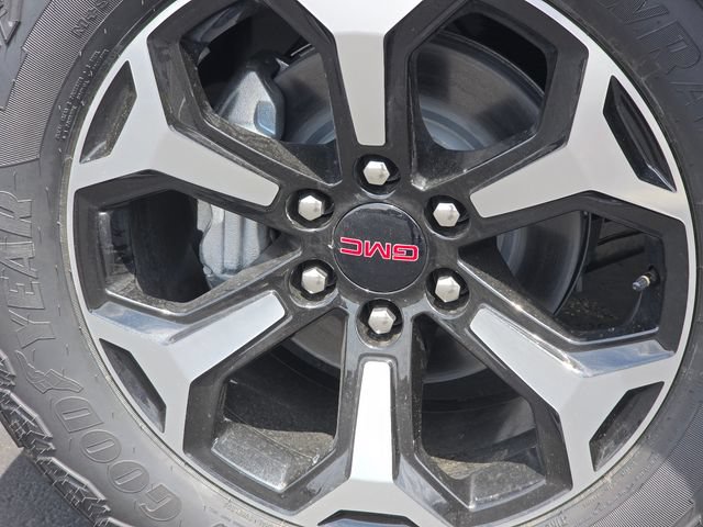 New 2026 GMC Yukon AT4 w/ AT4 Premium Plus Package AWD/4WD image 11