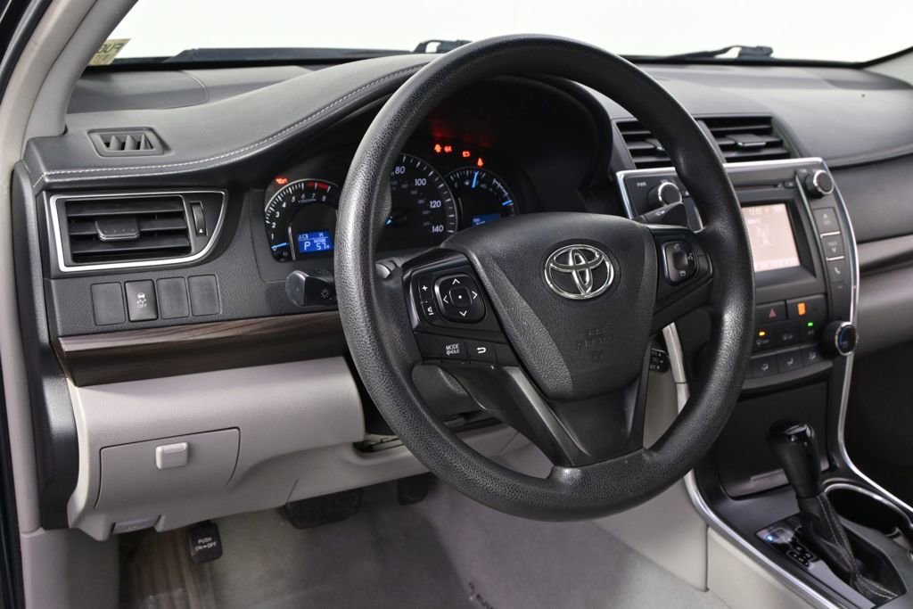 Used 2015 Toyota Camry LE image 11