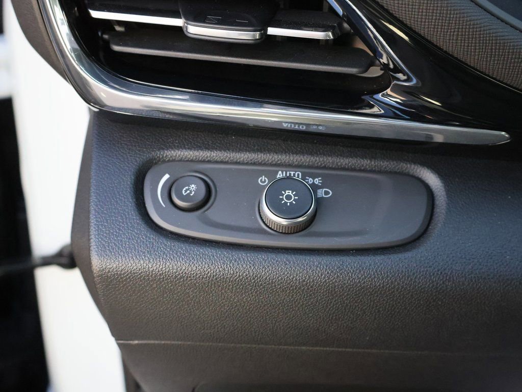 Used 2025 Buick Envista Sport Touring image 44