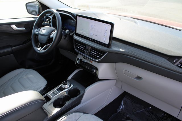 Used 2024 Ford Escape Platinum w/ Premium Technology Package image 17