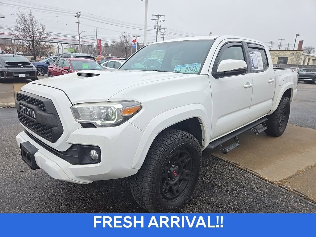 Used 2017 Toyota Tacoma TRD Sport image 6