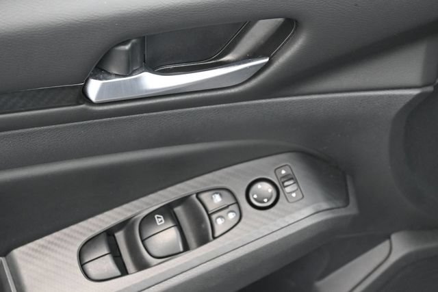 Used 2025 Nissan Altima 2.5 SV FWD image 12