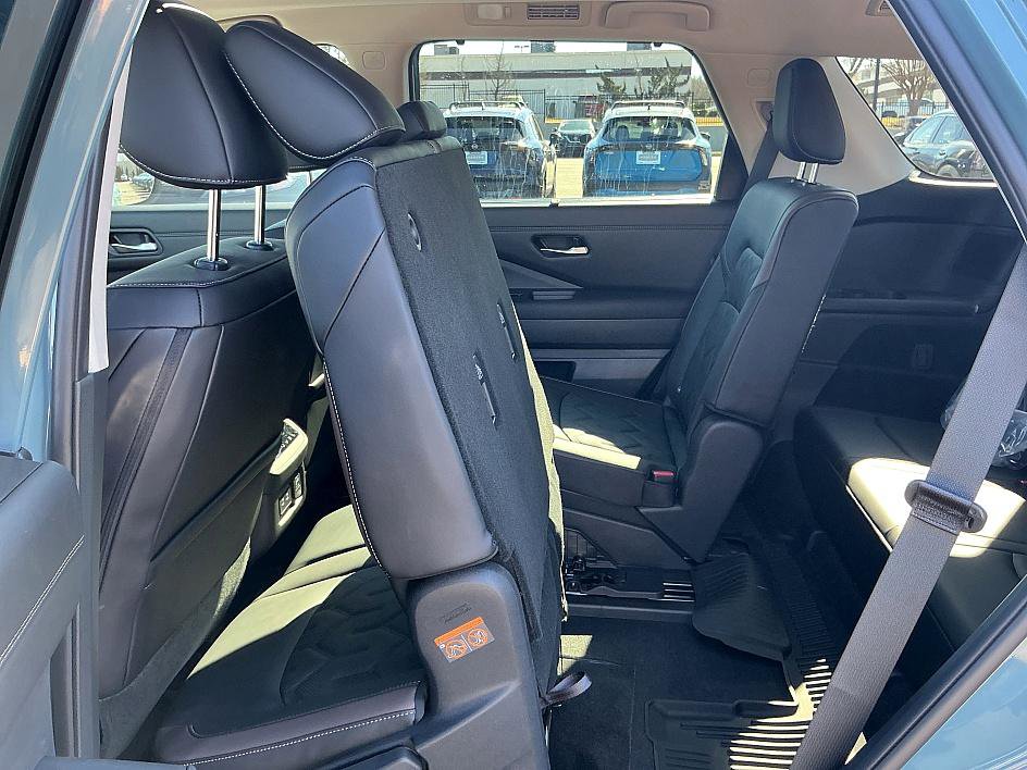 New 2026 Nissan Pathfinder Platinum image 25