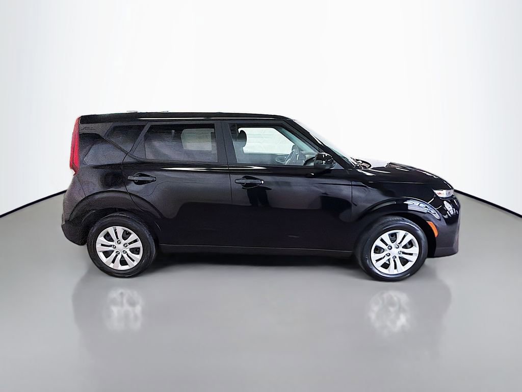 Used 2022 Kia Soul LX image 10