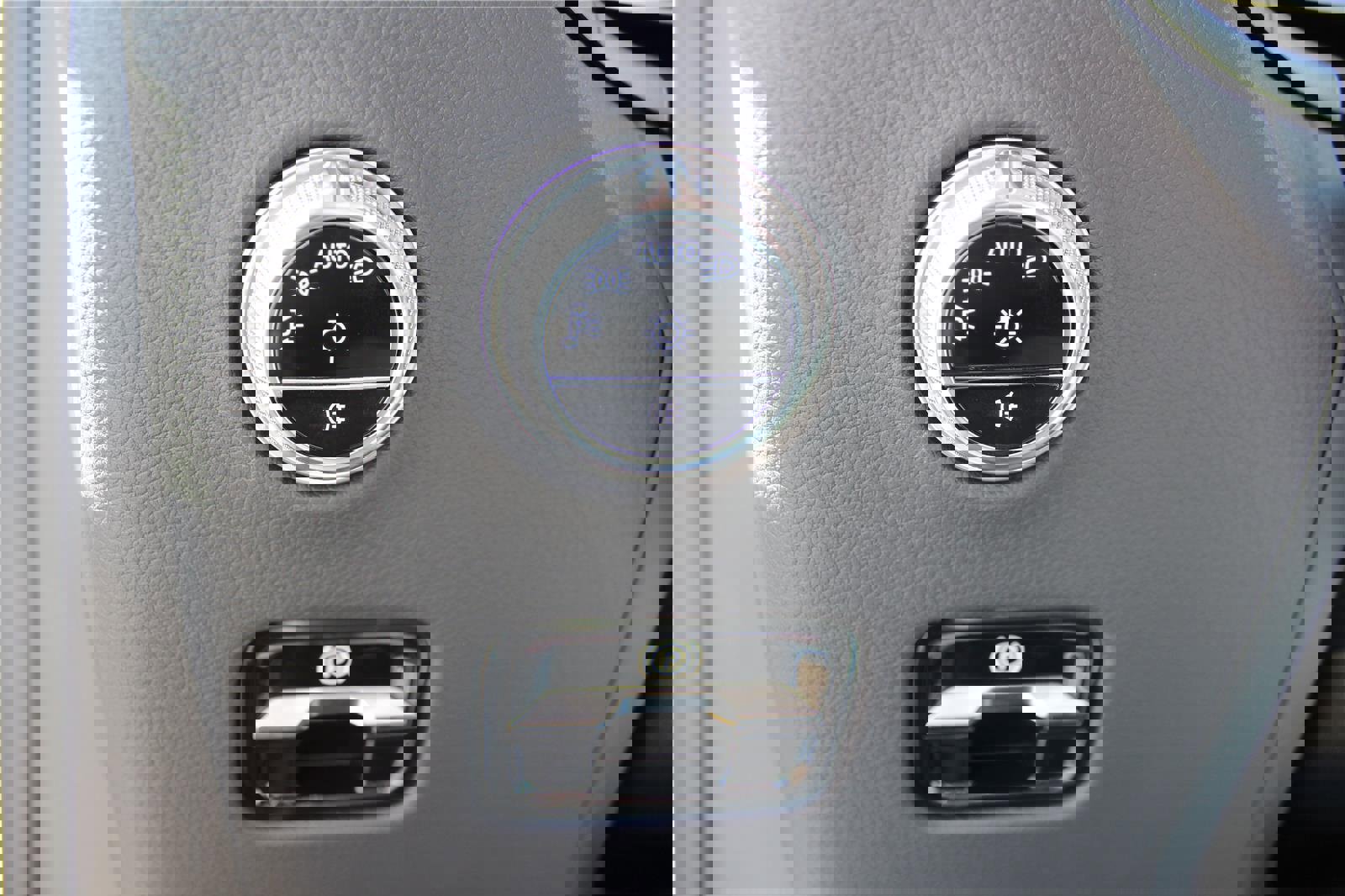 Used 2024 Mercedes-Benz GLC 300 4MATIC image 37