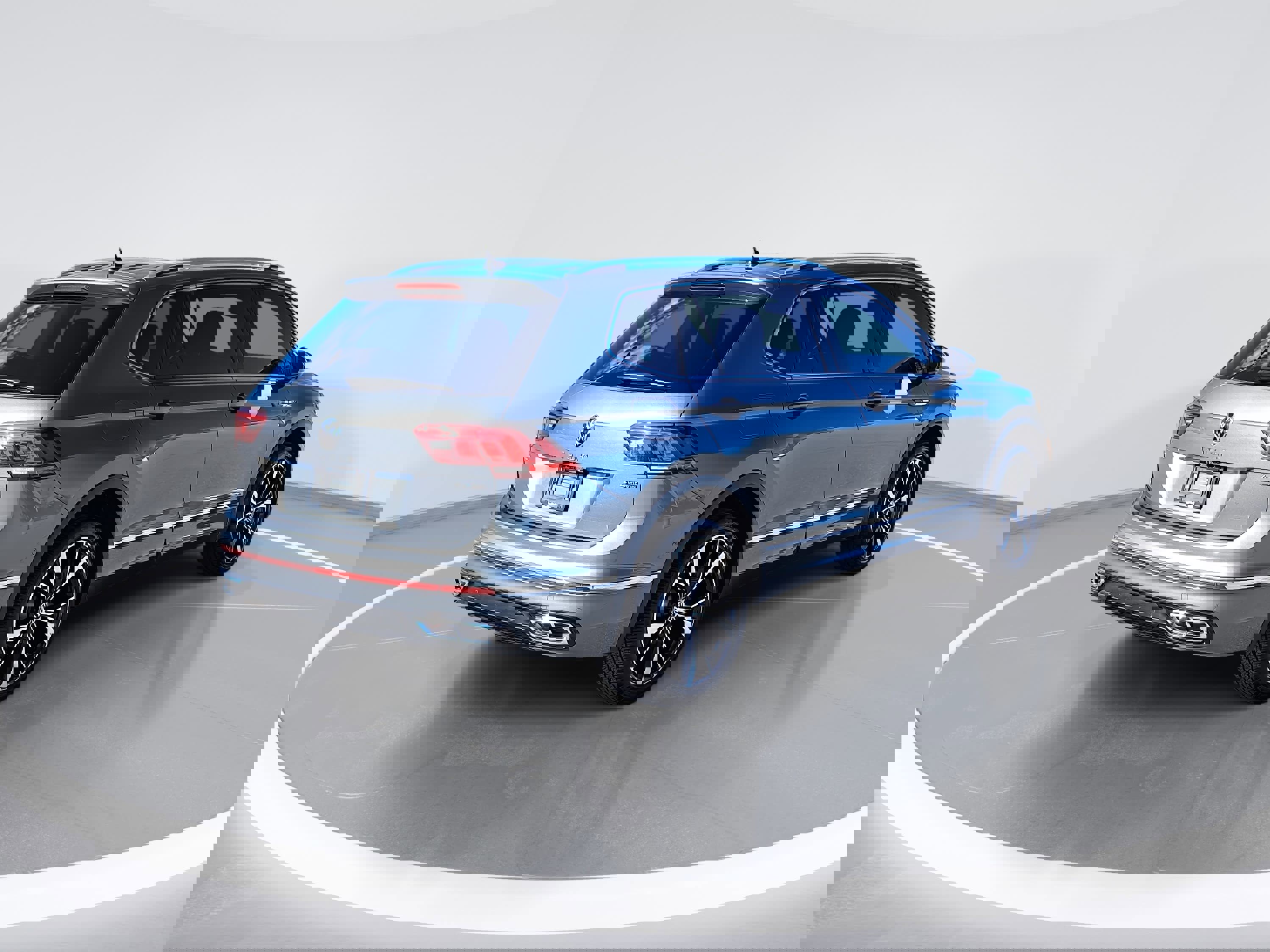 Certified 2024 Volkswagen Tiguan SEL R-Line image 3