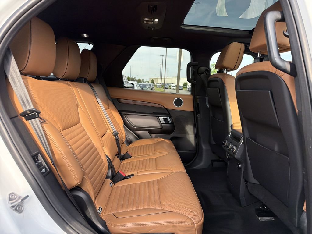 Used 2018 Land Rover Discovery HSE Luxury AWD/4WD image 12
