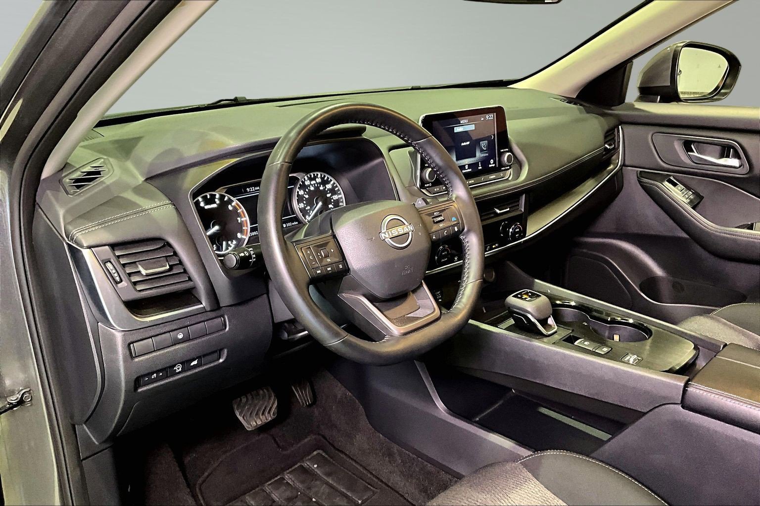 Used 2025 Nissan Rogue SV FWD image 17