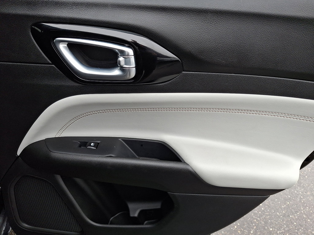 Used 2025 Jeep Compass Limited image 14