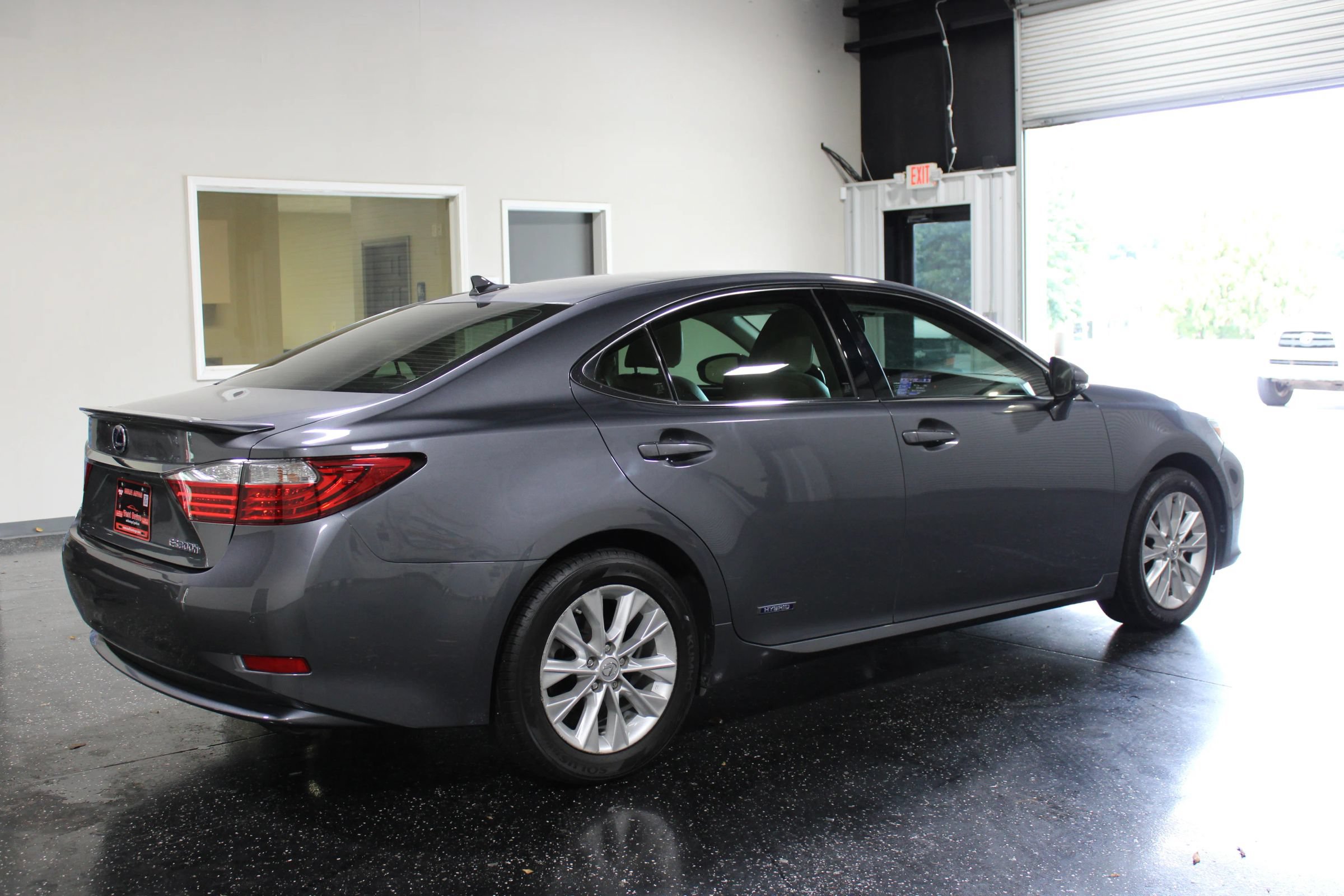 Used 2013 Lexus ES 300h w/ Luxury Pkg FWD image 3