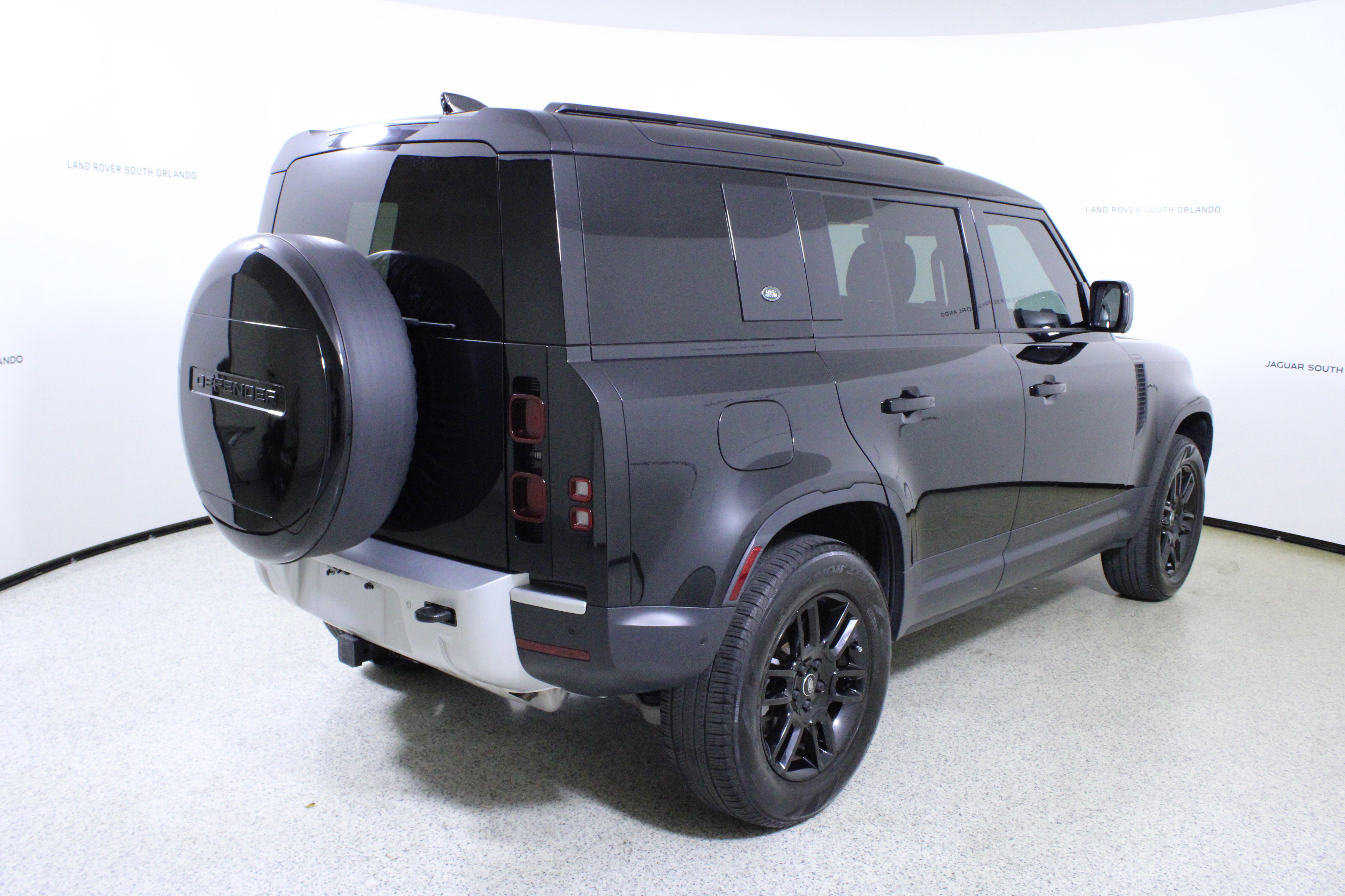 Used 2024 Land Rover Defender 110 S image 7