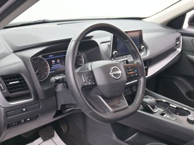 Used 2025 Nissan Rogue SV image 15