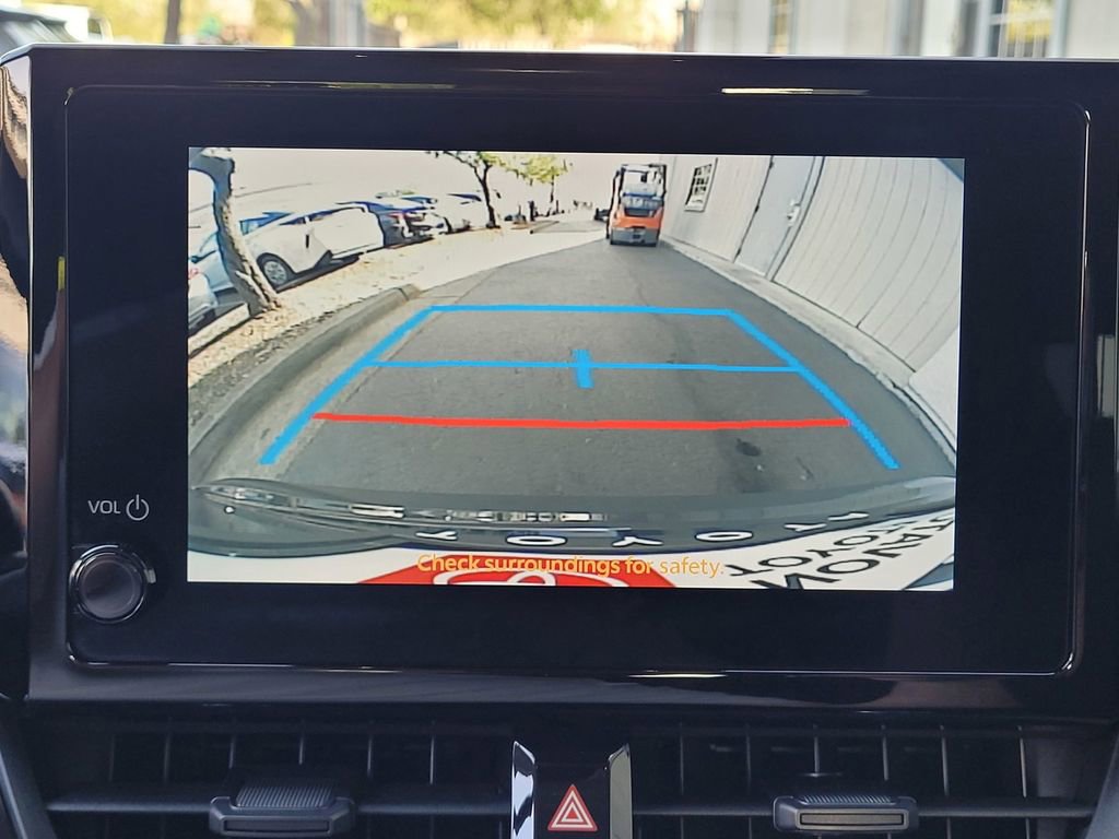 Used 2025 Toyota Corolla LE w/ Convenience Package image 17