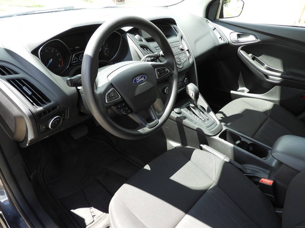 Used 2018 Ford Focus SE FWD image 14