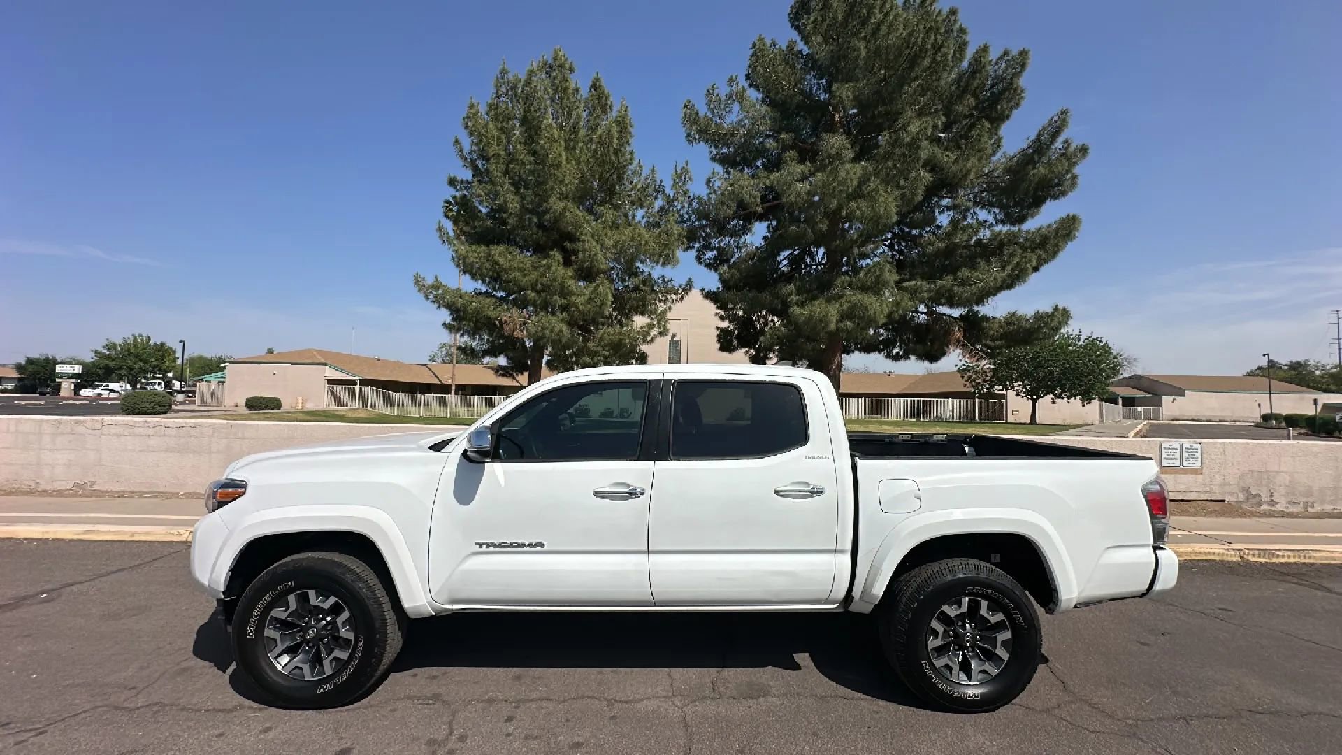 Used 2016 Toyota Tacoma Limited w/ Towing Package AWD/4WD image 1