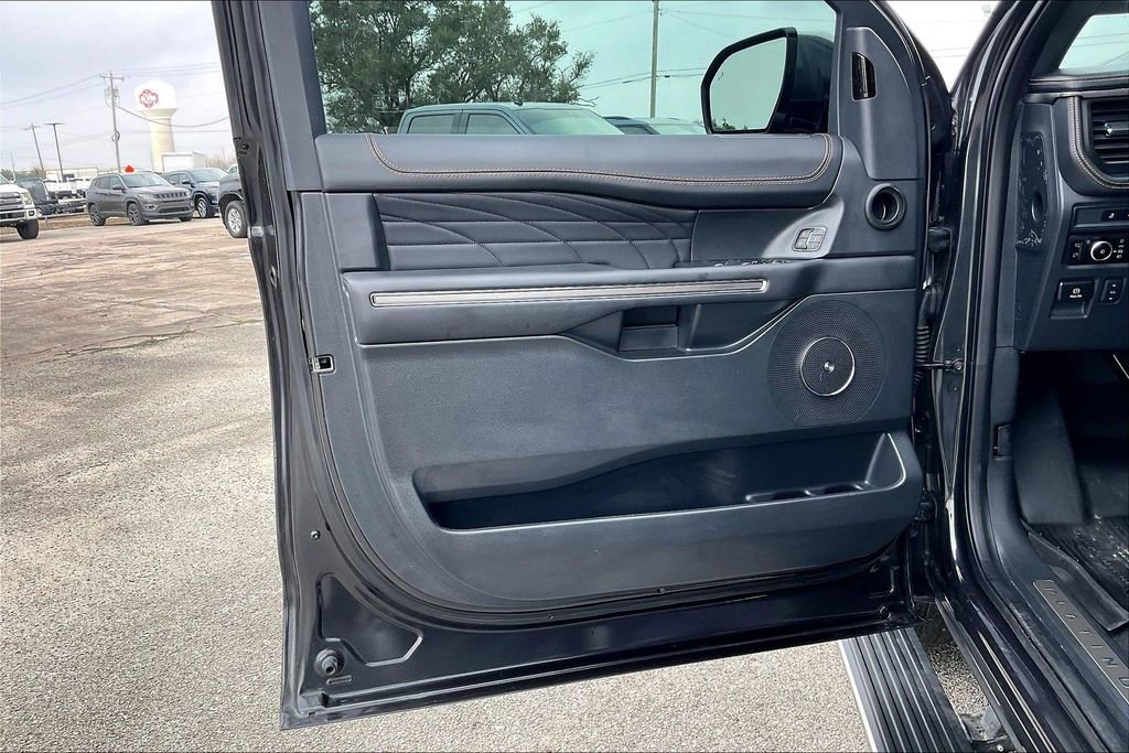 Used 2024 Ford Expedition Platinum AWD/4WD image 17