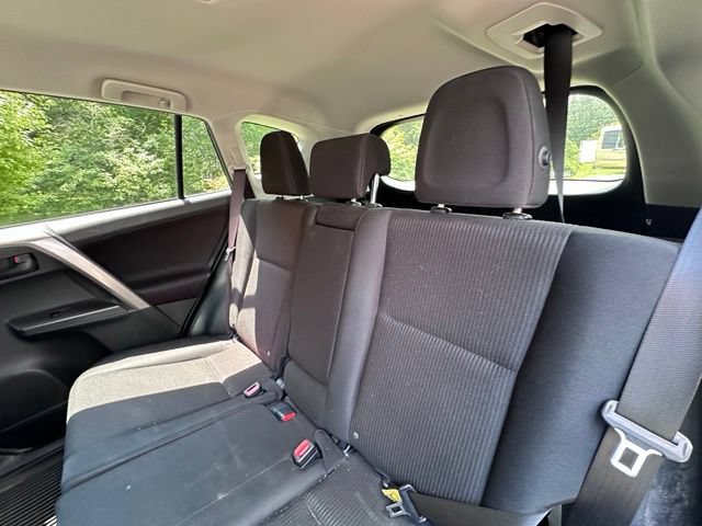 Used 2018 Toyota RAV4 LE AWD/4WD image 11
