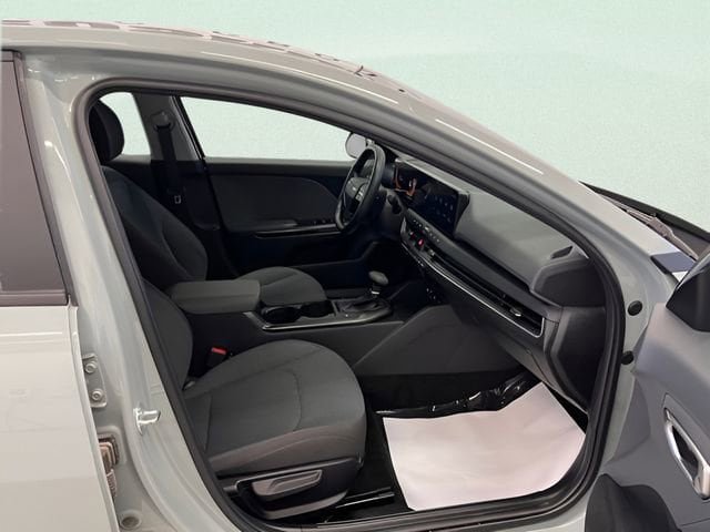 Used 2025 Kia K4 FWD image 10