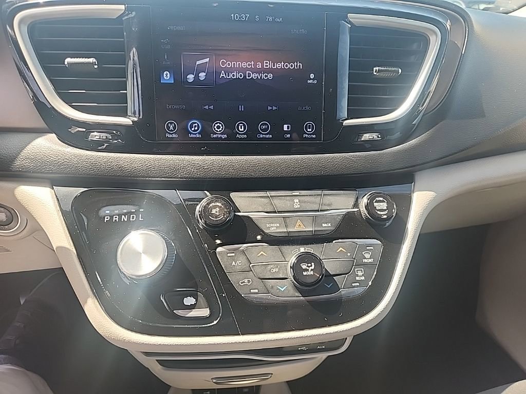 Used 2017 Chrysler Pacifica Touring w/ Tire & Wheel Group image 22