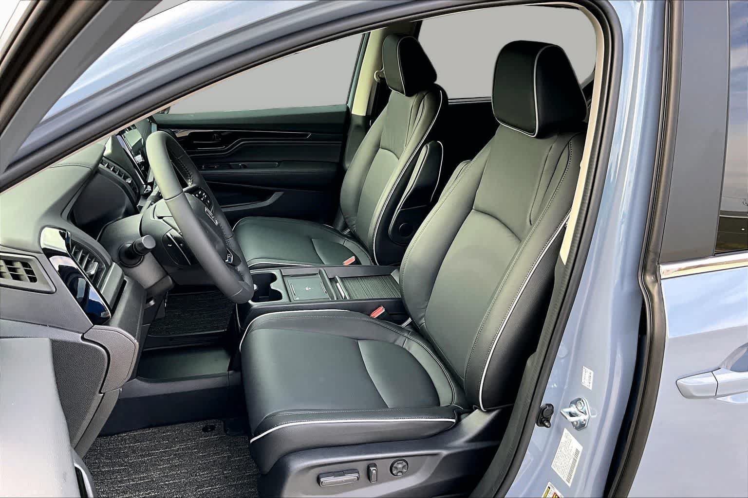 New 2026 Honda Odyssey Touring image 9