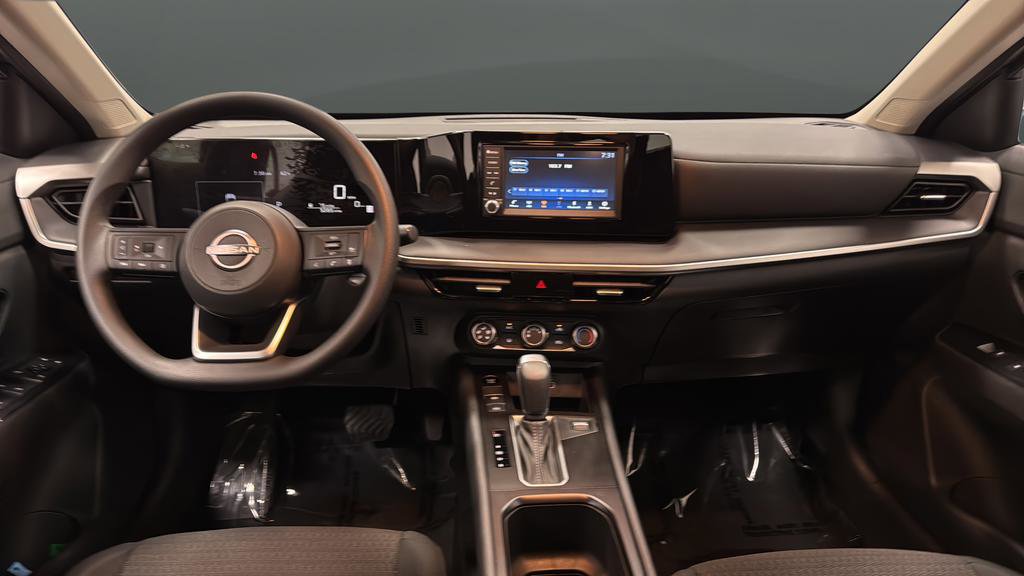 Used 2025 Nissan Kicks S image 11