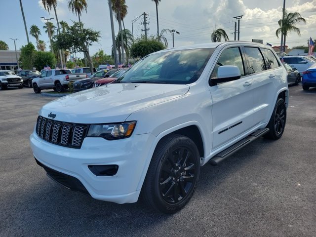 Used 2021 Jeep Grand Cherokee Laredo X RWD image 3