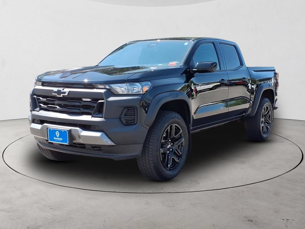 Used 2024 Chevrolet Colorado Trail Boss w/ Technology Package AWD/4WD image 1
