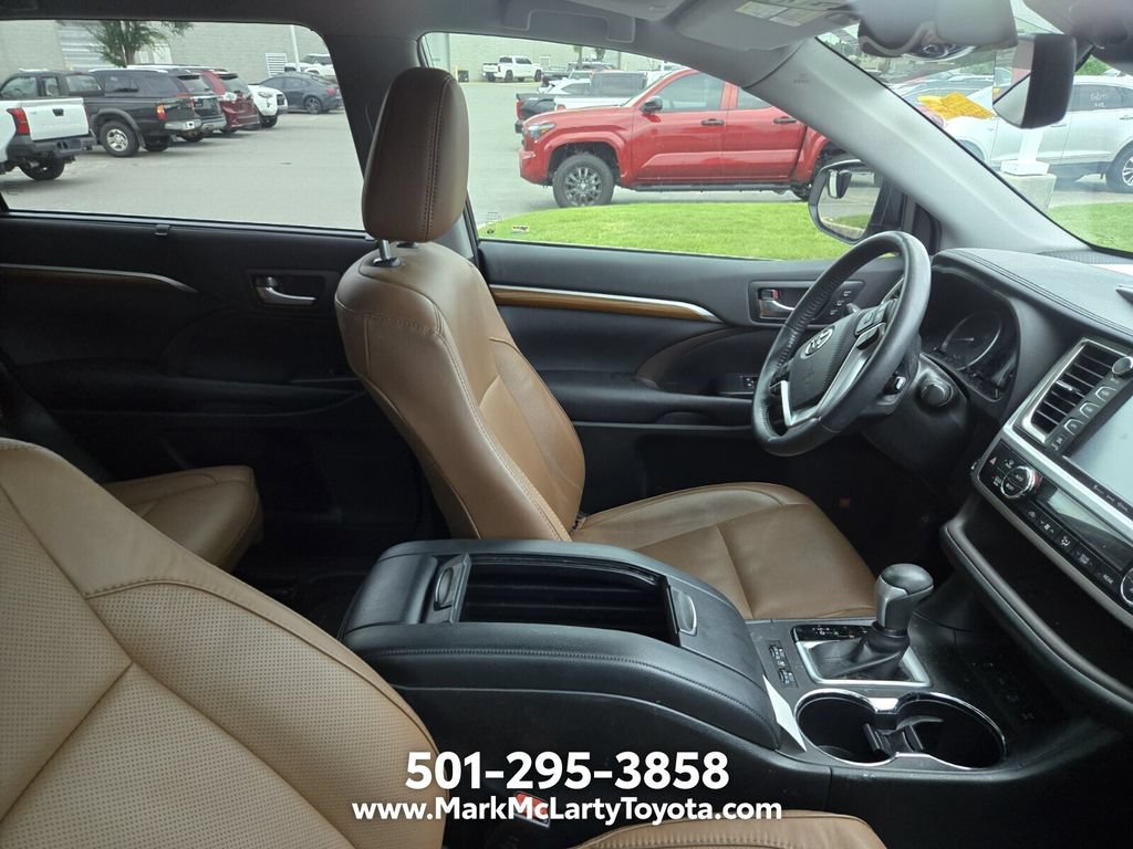 Used 2019 Toyota Highlander Limited Platinum AWD/4WD image 10