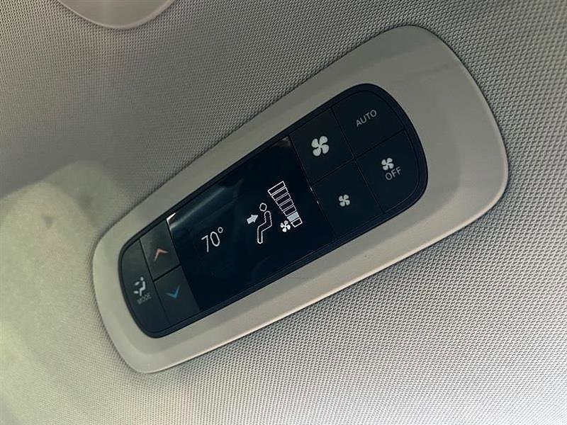 Used 2020 Chrysler Pacifica Touring-L w/ Tire & Wheel Group FWD image 46