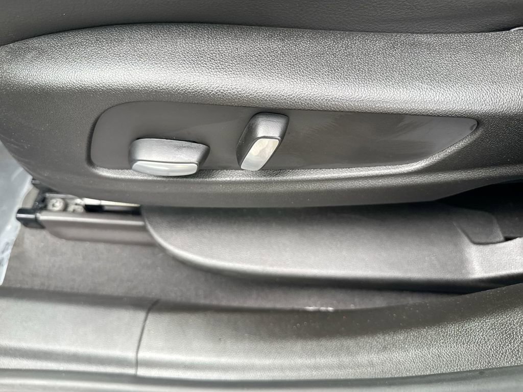 Used 2024 Cadillac XT6 Luxury image 14