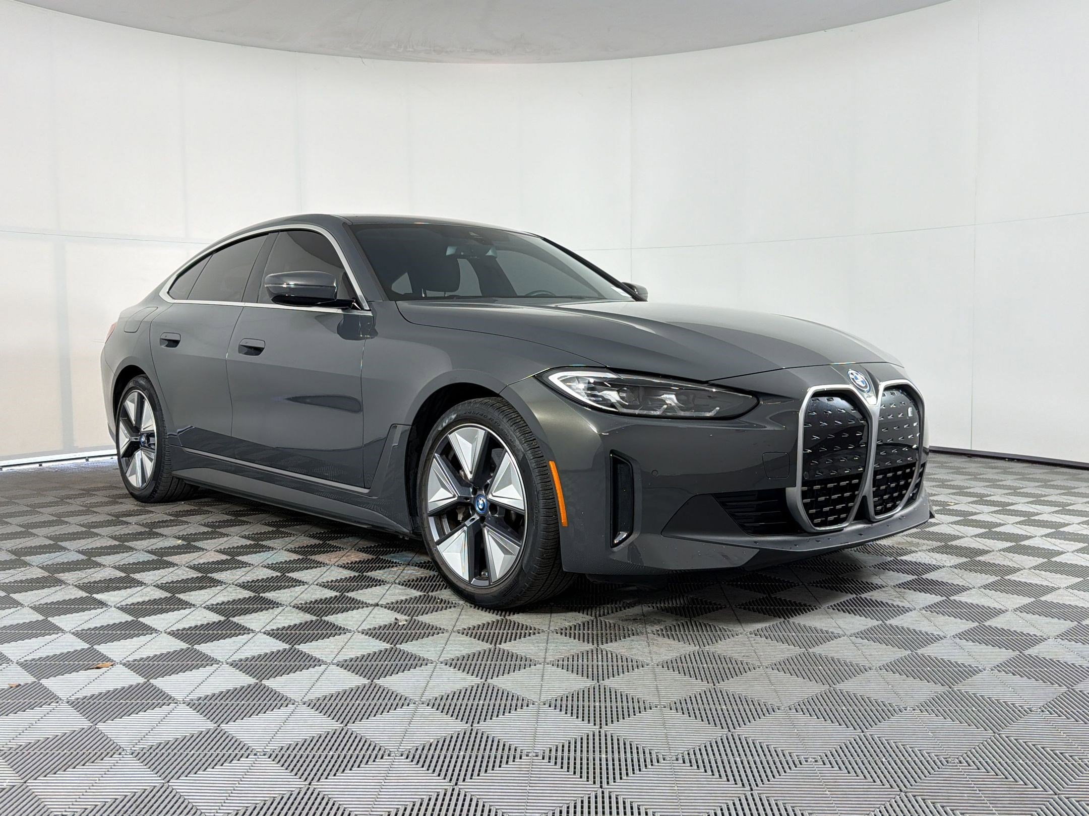 Used 2023 BMW i4 eDrive35 w/ Premium Package image 7