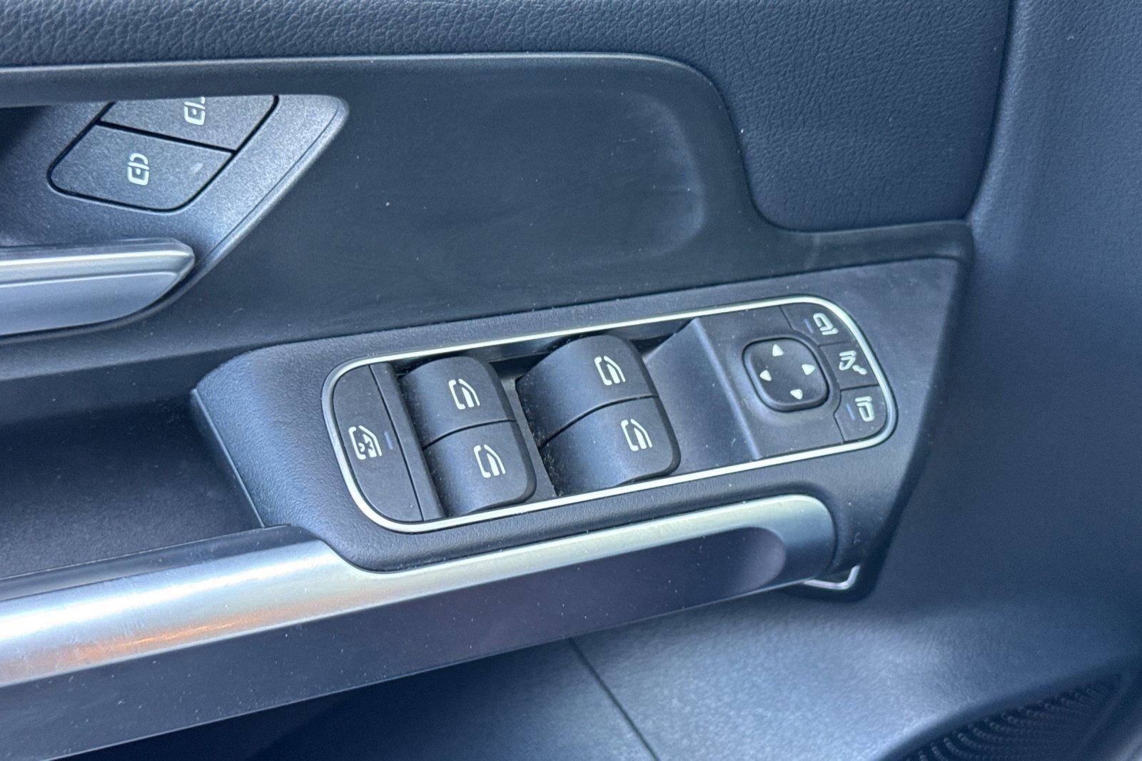 Certified 2024 Mercedes-Benz EQB 250+ image 12