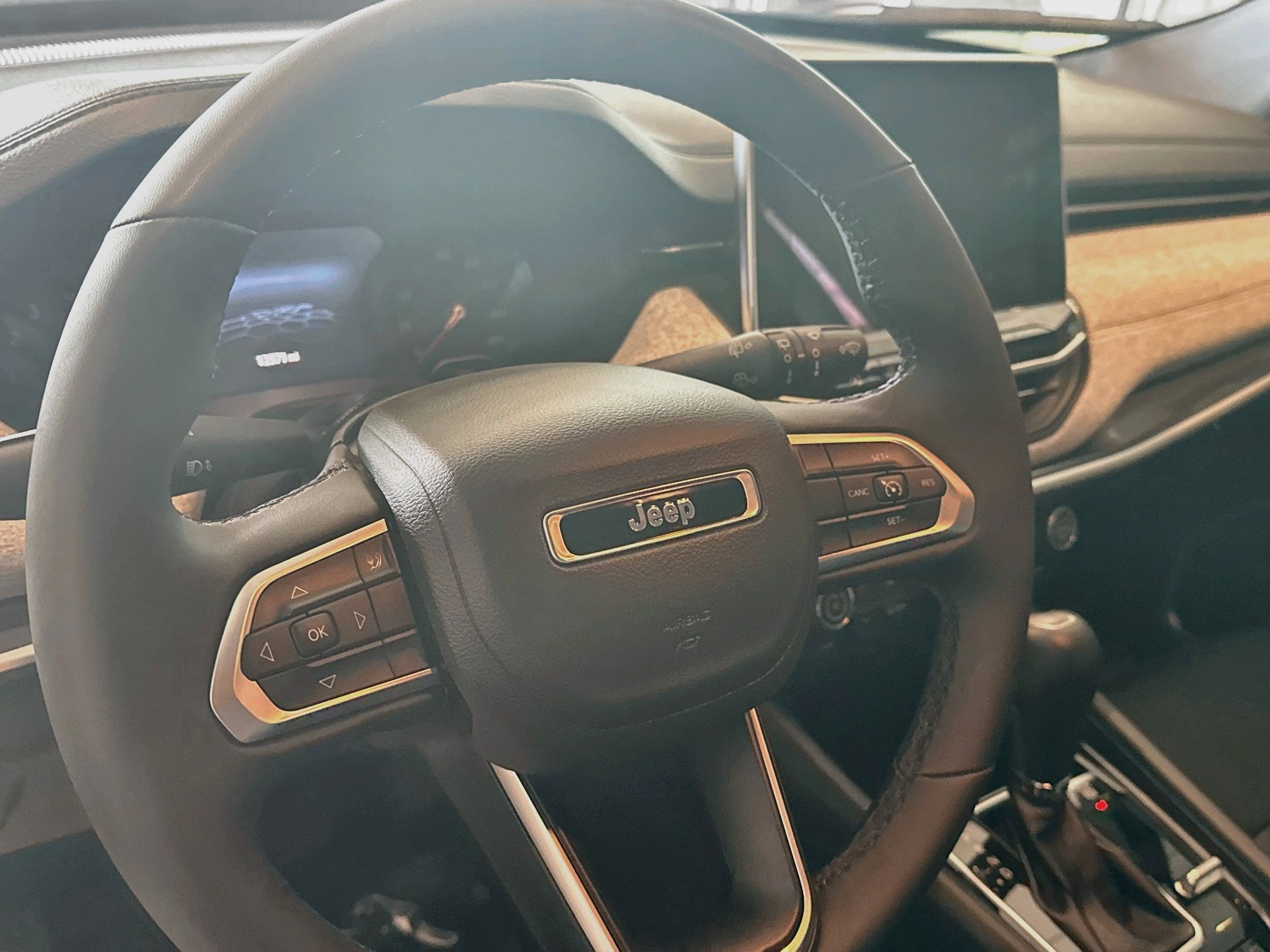 Used 2023 Jeep Compass Latitude AWD/4WD image 18