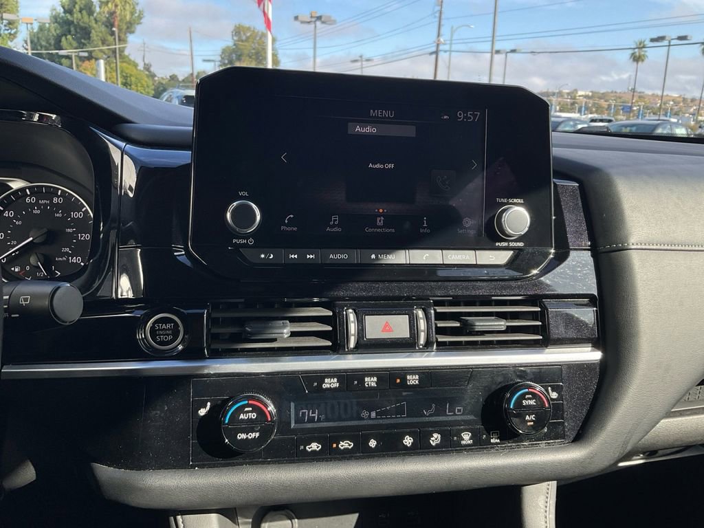 Used 2024 Nissan Pathfinder SV image 21