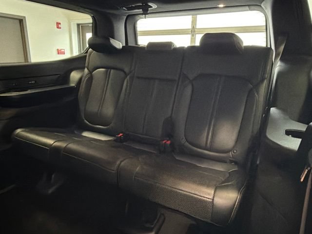 Used 2022 Jeep Wagoneer Series III AWD/4WD image 27