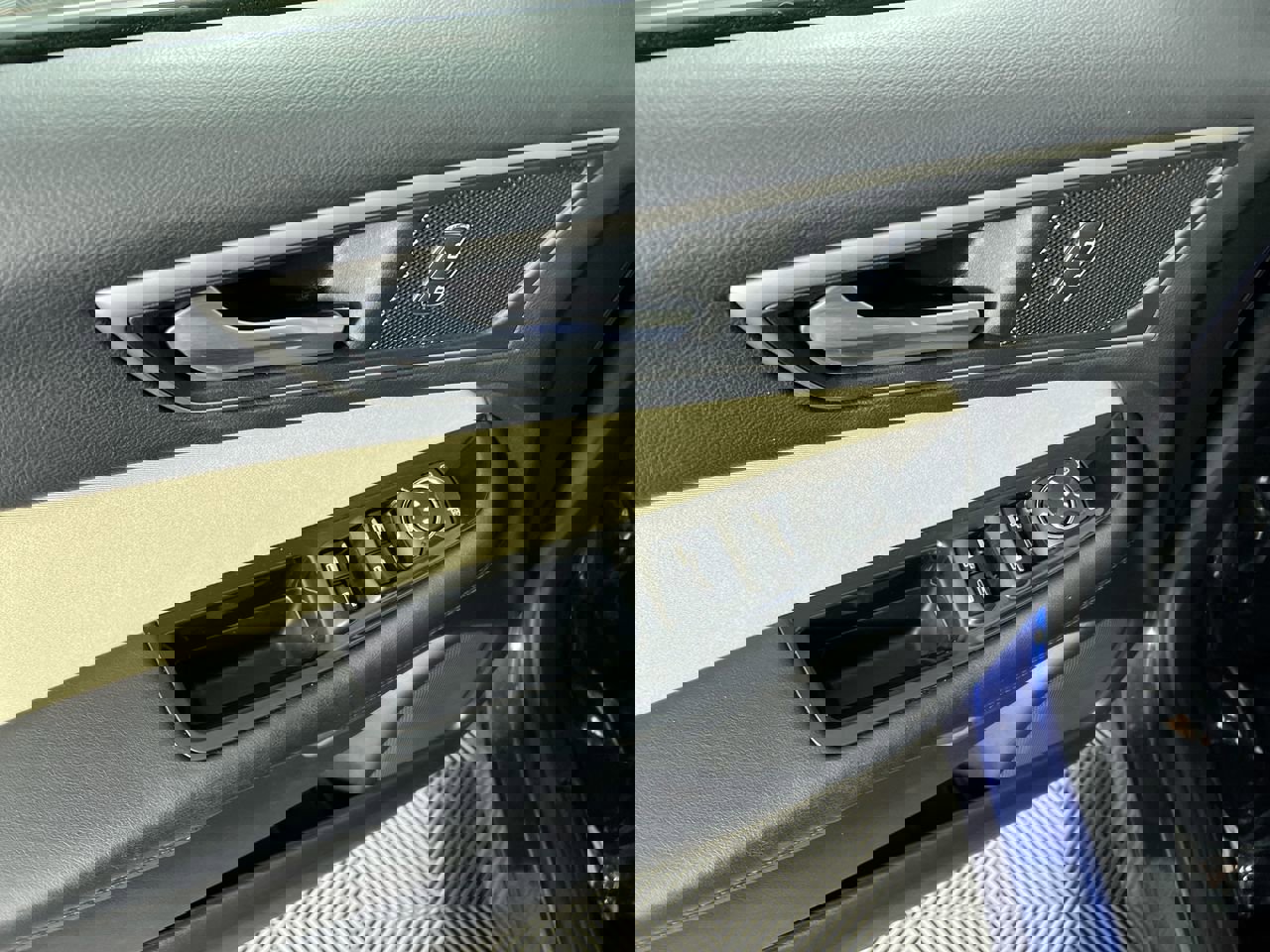 Used 2015 Ford Edge SEL image 16