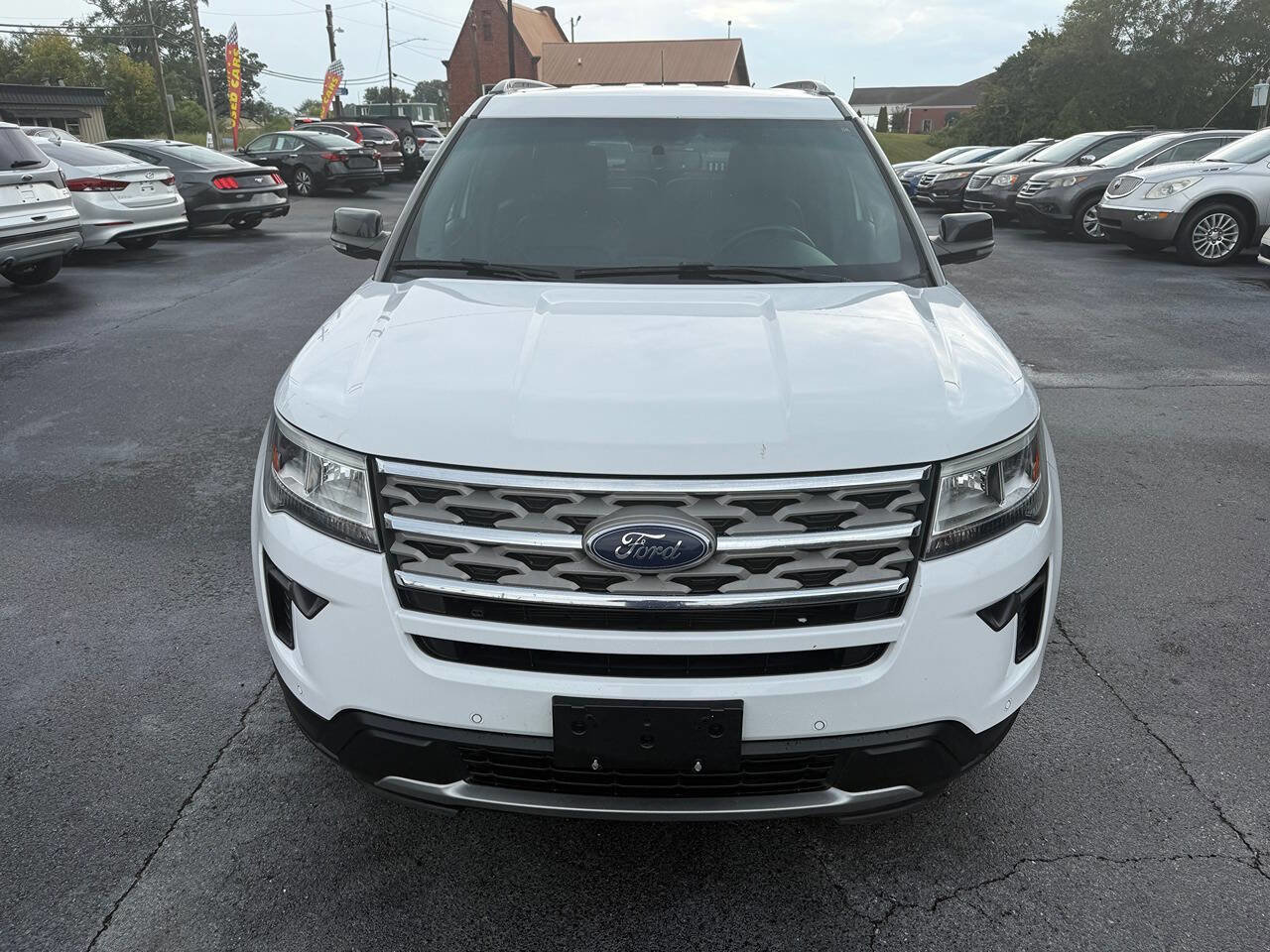 Used 2018 Ford Explorer XLT w/ Equipment Group 202A FWD image 9