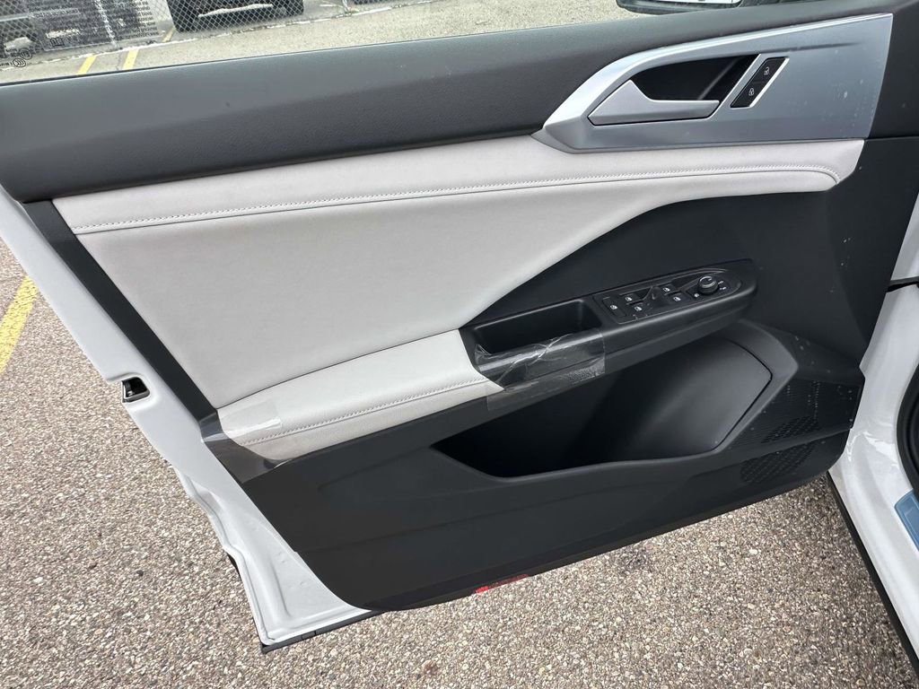 New 2026 Volkswagen Taos SE image 11