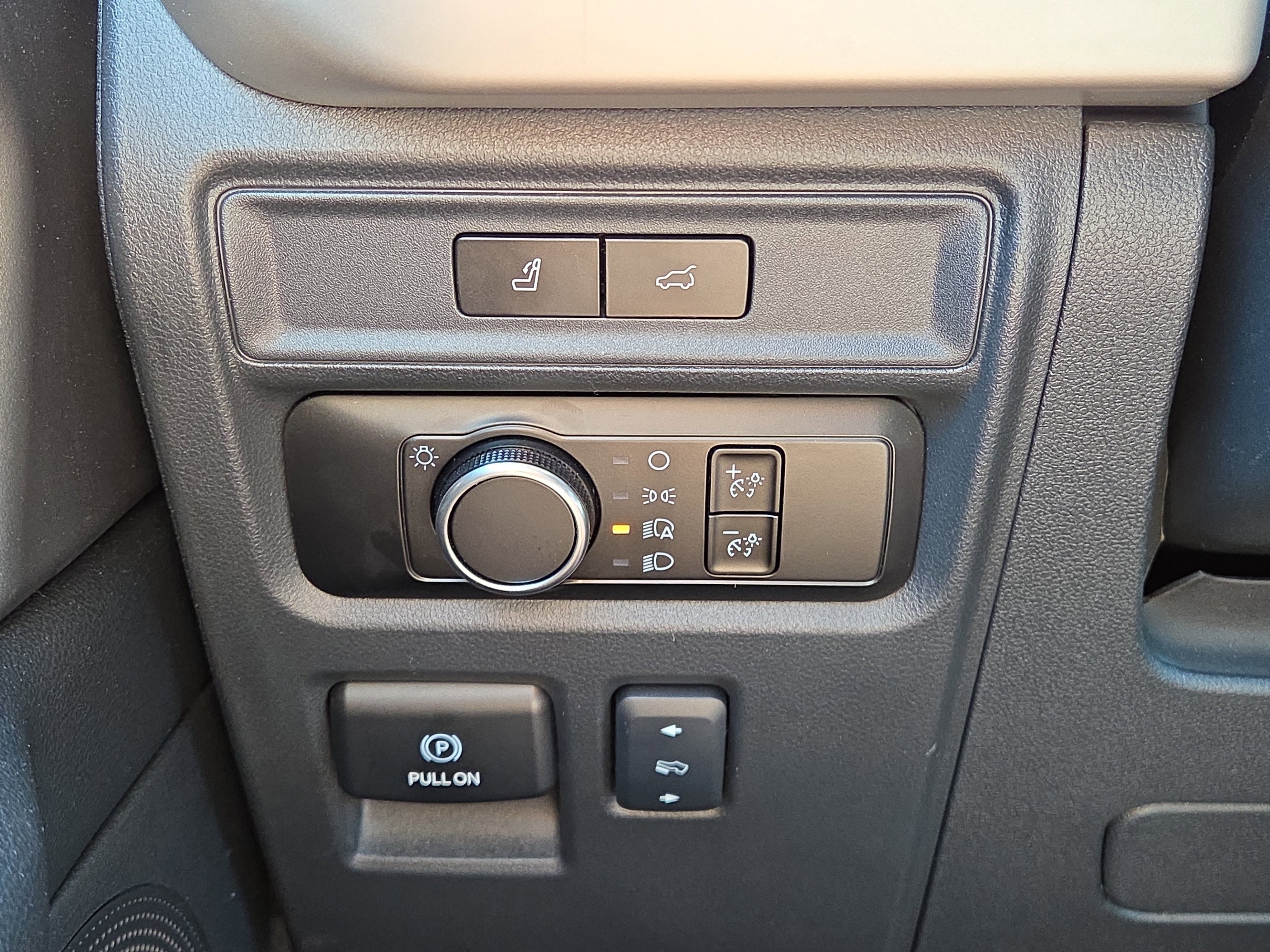 Used 2024 Ford Expedition XLT image 28