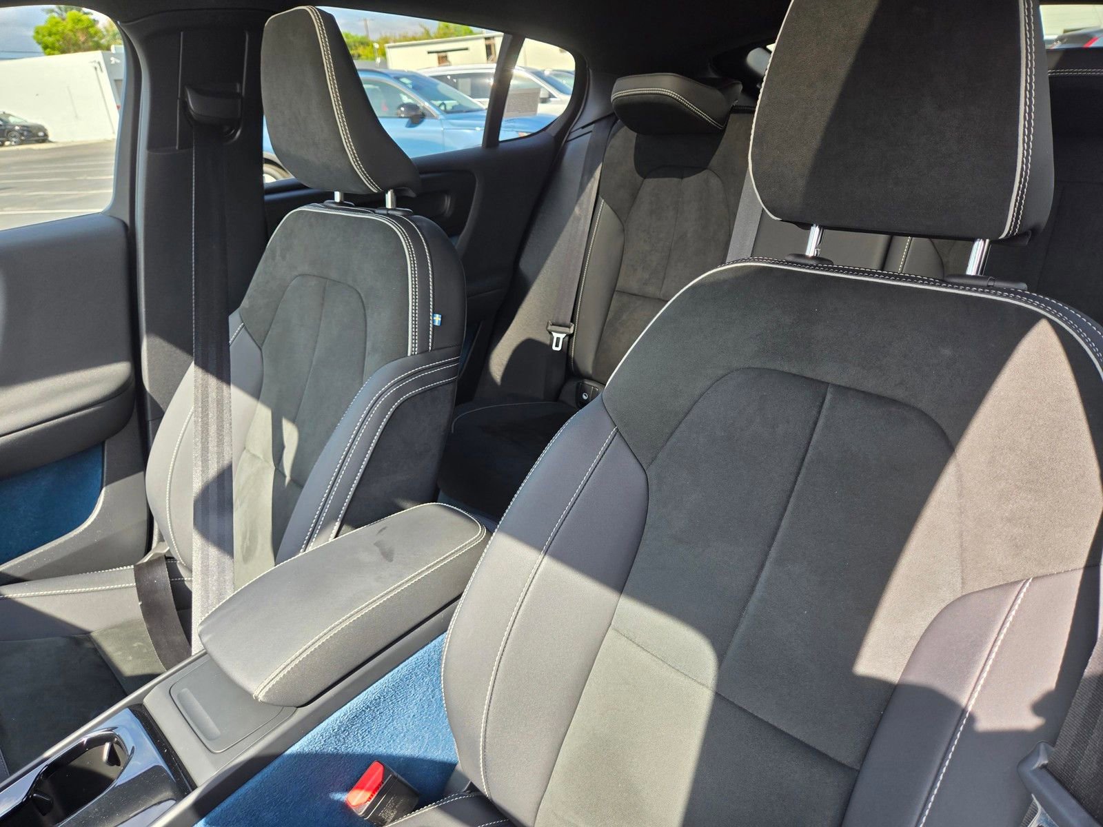 Certified 2023 Volvo C40 P8 Recharge Ultimate w/ Protection Package Premier image 15