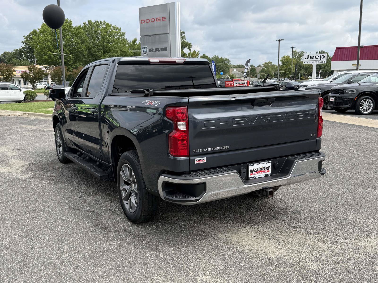 Used 2022 Chevrolet Silverado 1500 LT AWD/4WD image 5
