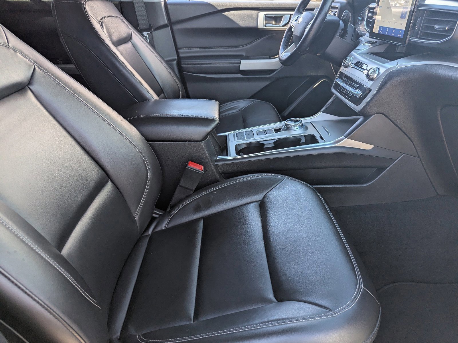 Used 2021 Ford Explorer XLT w/ Equipment Group 202A image 12