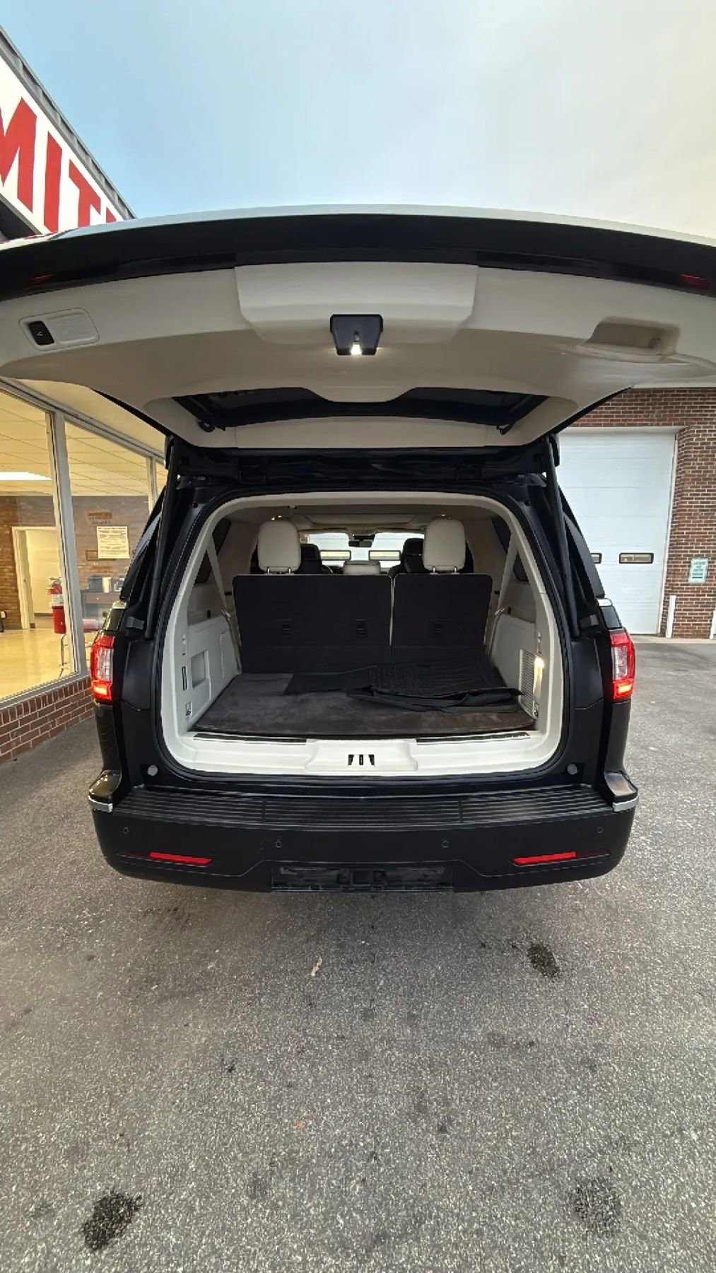 Used 2019 Lincoln Navigator L Black Label w/ Cargo Package image 42