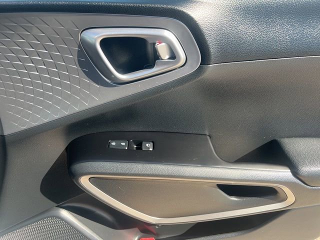 Used 2025 Kia Soul LX w/ LX Technology Package FWD image 30