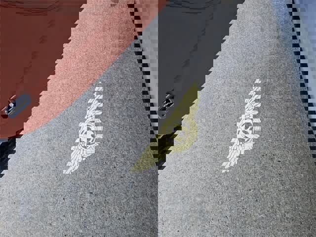 Used 2023 Bentley Bentayga Plug-In Hybrid image 13