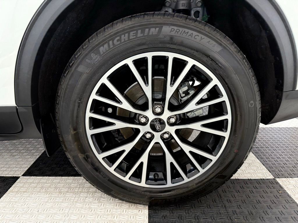 New 2024 Ford Escape SE w/ PHEV Premium Package image 11