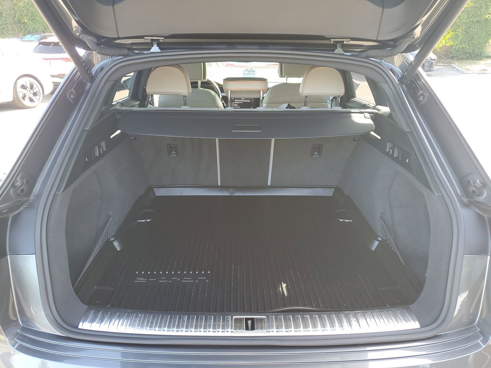 Used 2024 Audi Q8 e-tron Prestige w/ Prestige Package image 8