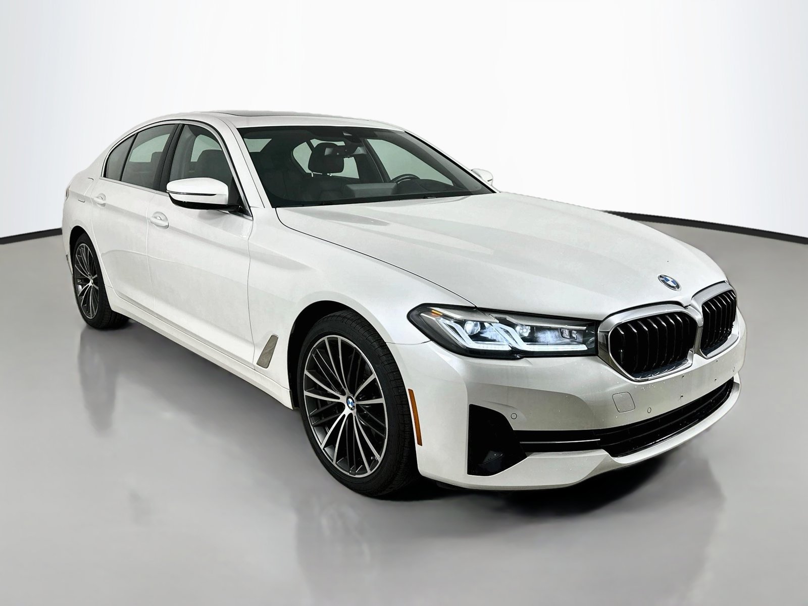 Used 2023 BMW 540i xDrive w/ Premium Package AWD/4WD image 3