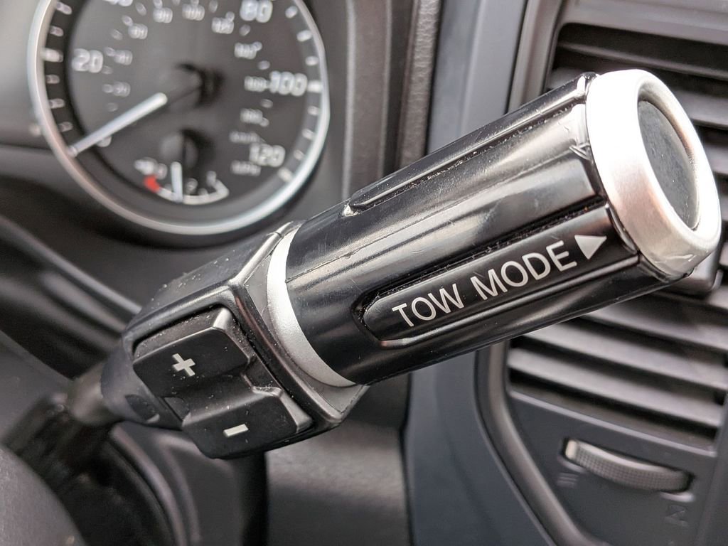 Used 2024 Nissan Titan SV w/ SV Convenience Package image 15